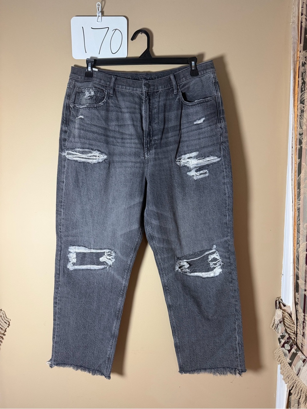 American Eagle Outfitters Womens Distressed gray/ black Relaxed Jeans Sz 18S